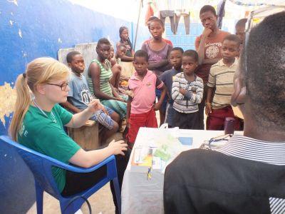 Cilia underviser lokale i tropesygdomme Dansk frivillig holdte foredrag om Ebola i Togo