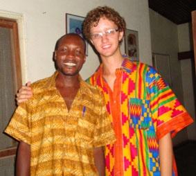 Mein Gastbruder und ich in ghanaischer Tracht Ghana, Menschenrechte, Freiwilliger