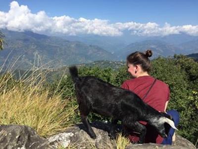 Agnete nyder den flotte udsigt i Nepal Agnete nyder den flotte udsigt i Nepal