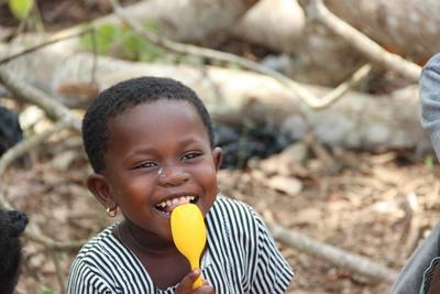Smilende pige i Ghana Smilende pige fra udnervisningsprojekt i Ghana