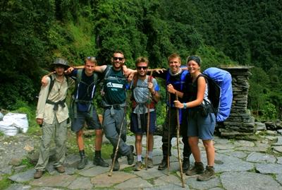 Sammenhold i Nepal Casper sammen med de andre frivillige i Nepal
