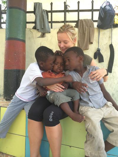 Karoline arbejdede på børnehjem i Tanzania Frivilligt arbejde med børn
