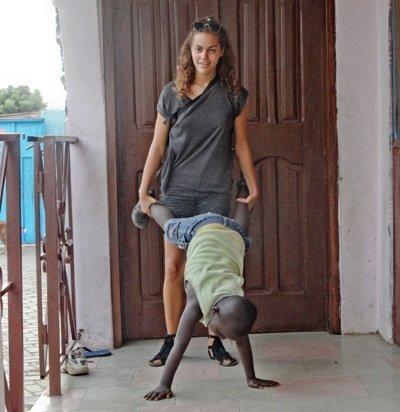 Leah samler erfaring i Ghana Leah Hamburg