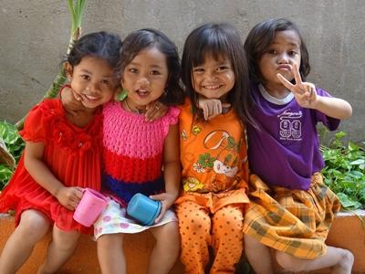 Søde, lokale børn i Cambodja billede af lokale børn fra NGO