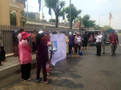 Cambodian women protesting Lansana Dolley