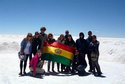 Les salars de Bolivie avec d'autres volontaires Projects Abroad Les salars de Bolivie avec d'autres volontaires Projects Abroad