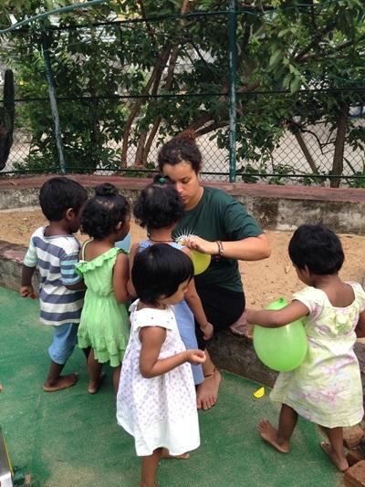 Animation auprès d'enfants au Sri Lanka Animation auprès d'enfants au Sri Lanka