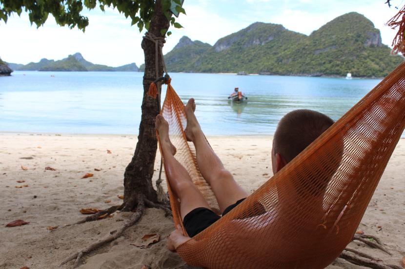 Husk at slappe af på en strand i Thailand Det er også godt at få slappet af