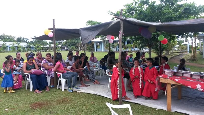 Fest med lokale samoanere Til fest med børn og voksne i Samoa