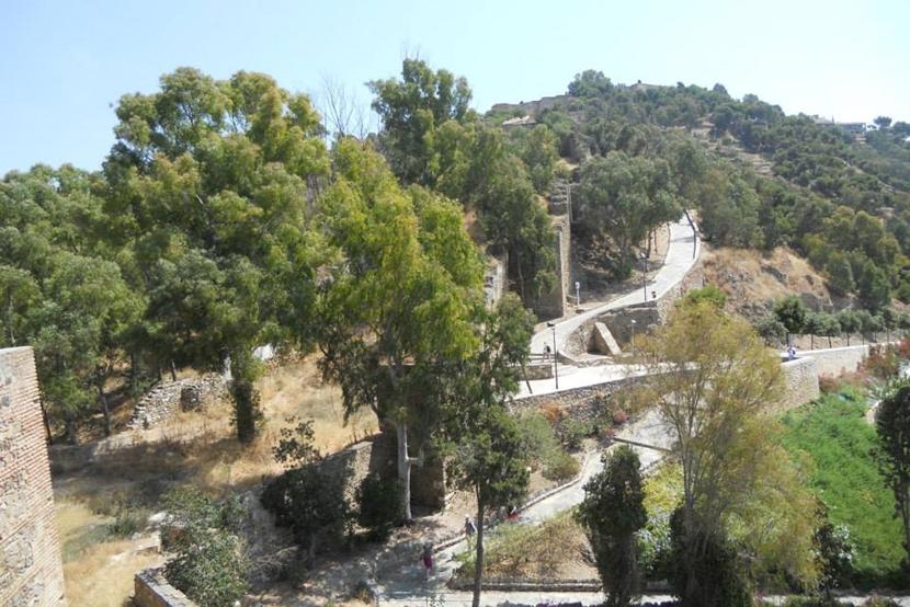 Find ud af hjemmefra, hvad der er et ”must see” på din destination. Jeg vidste f.eks. allerede ved ankomsten, at jeg ikke måtte gå glip af Alcazaba-Gibralfaro i Malaga. Foto: Caroline Fuglsig Leidesdorff Find ud af hjemmefra, hvad der er et ”must see” på din destination. Jeg vidste f.eks. allerede ved ankomsten, at jeg ikke måtte gå glip af Alcazaba-Gibralfaro i Malaga. Foto: Caroline Fuglsig Leidesdorff