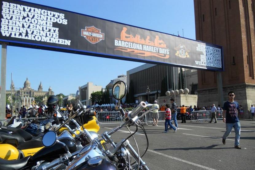 Undersøg, hvilke begivenheder der finder sted på din destination under dit ophold – eller stop op, hvis du kommer forbi nogle. ”Harley Days” i Barcelona viste sig f.eks. at være én stor gadefest. Foto: Caroline Fuglsig Leidesdorff Undersøg, hvilke begivenheder der finder sted på din destination under dit ophold – eller stop op, hvis du kommer forbi nogle. ”Harley Days” i Barcelona viste sig f.eks. at være én stor gadefest. Foto: Caroline Fuglsig Leidesdorff