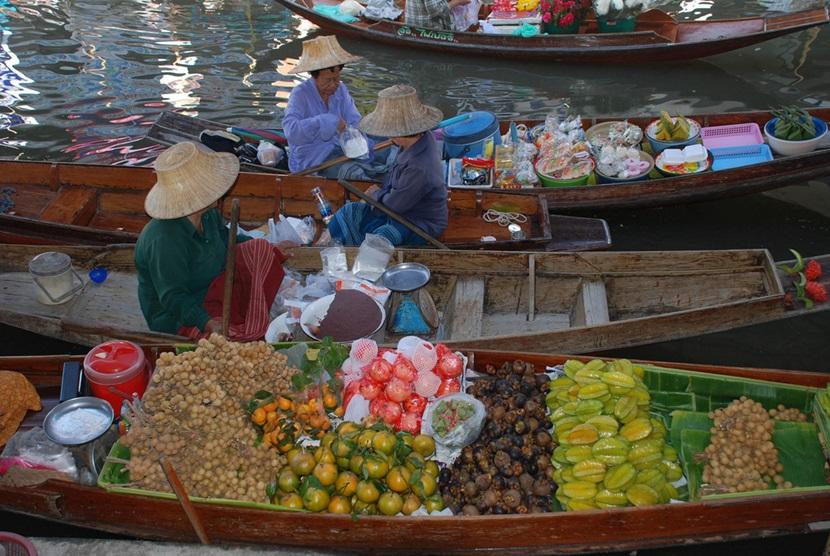 Floating markets in Bangkok Floating markets in Bangkok