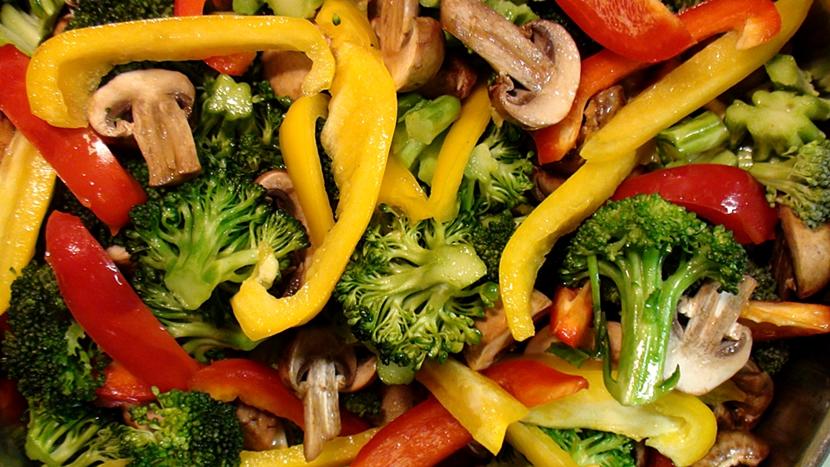 A plate of fresh vegetables A mixture of vegetables