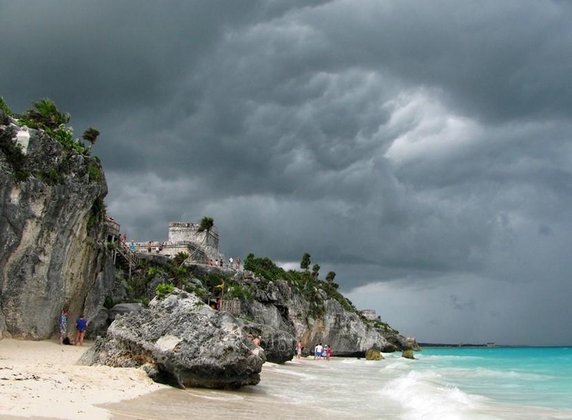 Mayan ruins overlooking Tulum beach Ancient ruins perched on a cliff