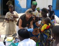 Nos volontaires aident les réfugiés ivoiriens au Ghana Nos volontaires aident les réfugiés ivoiriens au Ghana