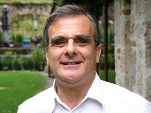 Dr. Peter Slowe Dr. Peter Slowe