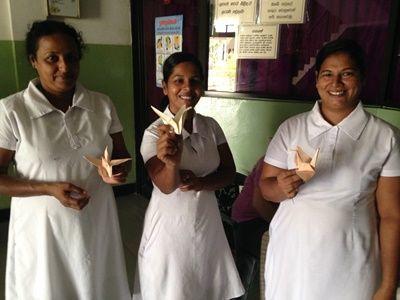 Volunteers teach Sri Lankan nurses how to make Japanese origami cranes Projects Abroad Medical volunteers teach local nurses how to make origami cranes in Kethumathi Hospital for Women in Panadura, Sri Lanka