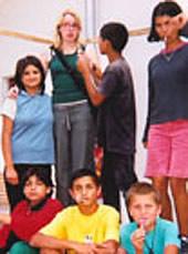 Meine Schüler Alina mit Waisen