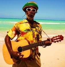Reggae everywhere: hier am Strand Sport Praktikum Jamaika Rasta