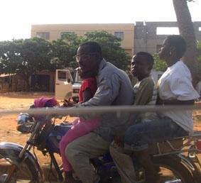 Ein normales Transportmittel Togo, Unterrichten verkehr