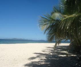 Die Sonne geniessen auf Beachcomber Island fidschi-sozialarbeit-sonne
