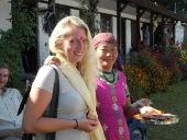 Ich mit meiner Gastmutter naturschutz-in-nepal-von-annabel-barteit-2