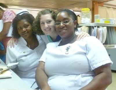 Im Mandeville Regional Hospital mit den Schwestern jamaika-medizin-schwestern