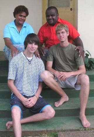 Meine Gasteltern, mein Gastbruder und ich Fidschi-unterrichten-familie