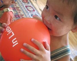 Luftballons waren sehr beliebt mongolei-sozialarbeit-luftballon