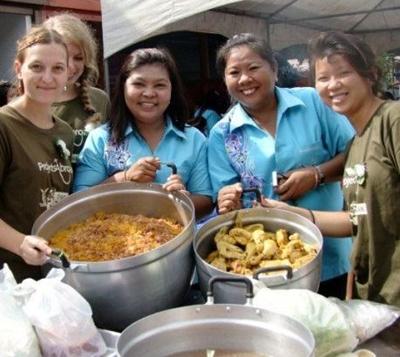 Essen für die Muttertagsfeier thailand-sozialarbeit-essen