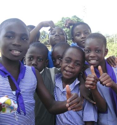 Einige Schulkinder ghana-unterrichten-kinder