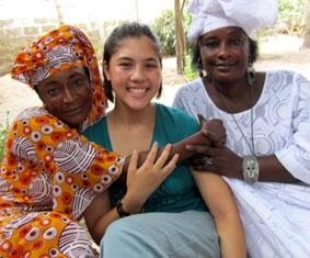 Meine Gasttanten und ich im Garten Senegal, Sozialarbeit, Freiwillige