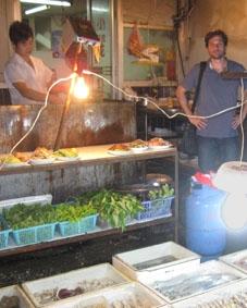 Ich am Streetfood-Stand China Jura - Praktikum Streetfood
