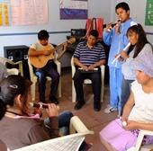 Musikunterricht in der Schule für blinde Kinder bolivien-sozialarbeit-gruppe