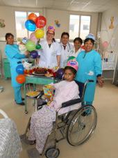 Geburtstag im Krankenhaus peru-medizin-eine-bunte-gebrutstagsparty