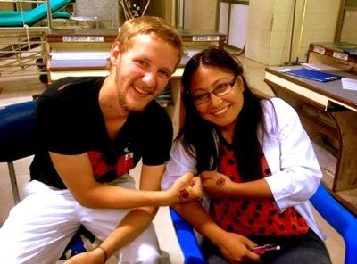 Dr. Neeva Shresta, Ärztin in der Notaufnahme, und ich nepal-medizin-praktikum