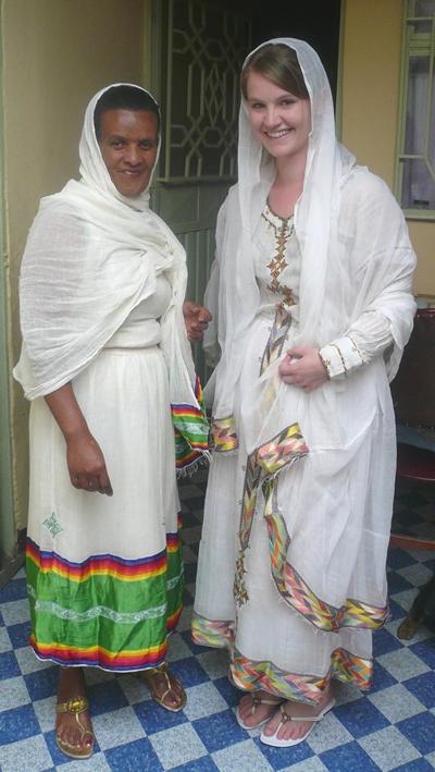 Im traditionellen Gewand Sozialarbeit Äthiopien Kleid