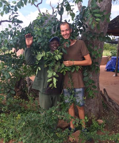 Florian mit einem Mitarbeiter Freiwilliger im Naturschutz – Projekt in Südafrika