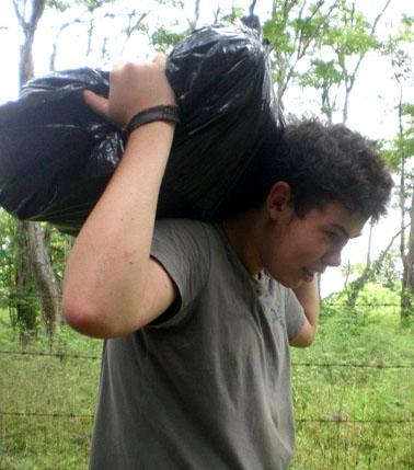Müllsammelaktion costa-rica-naturschutz-freiwilliger
