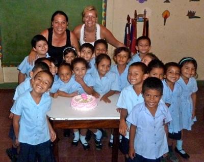 Meine Kinder und ich an meinem letzten Tag costarica-sozialarbeit-kindergarten