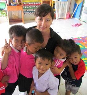 Wir spielen verstecken Thailand, Sozialarbeit, Verstecken