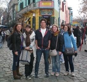 Zusammen mit anderen Freiwilligen in La Boca, Buenos Aires argentinien-sozialarbeit-freiwillige