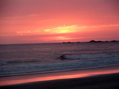 Die schönsten Sonnenuntergänge gibt es am Strand von Manuel Antonio Sonnenuntergang