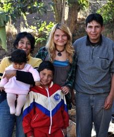 Ich mit meiner Gastfamilie in Calca peru sozialarbeit gastfamilie