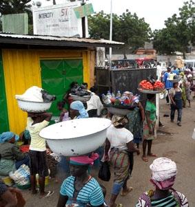 Tudo Station: Eine Bus und tro-tro Haltestelle im Herzen Accras ghana-menschenrechte-bus