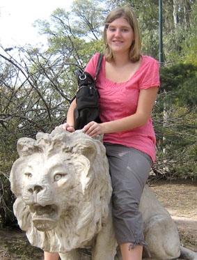 Ich am Eingang des Parque Sarmiento in Córdoba argentinien-sozialarbeit-cordoba