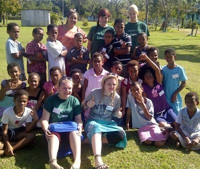 Holiday school im Dorf Mokani fidschi-sozialarbeit-ferienprogramm
