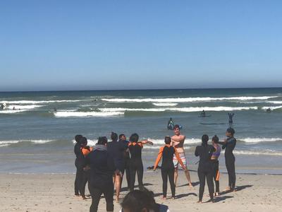 Aufwährmtraining im Surf-Projekt Freiwillige in Südafrika