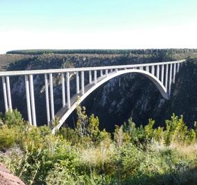 Hier bin ich gesprungen – die Bungee Jump Brücke auf der Garden Route Tour sudafrika-tierpflege-brucke