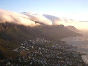 Blick auf Camps Bay während des Full Moon Hike sudafrika-tierpflege-ausflug
